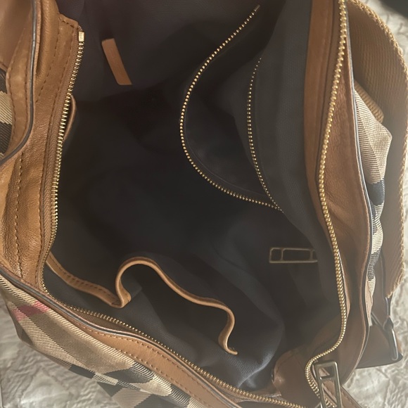 Authentic preloved Burberry cross body messenger bag - Picture 4 of 10